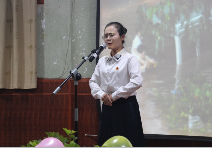 演讲3.JPG 演讲3.JPG